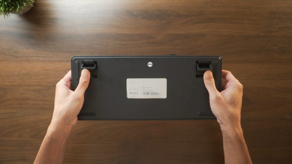 Aula F75 Backside with 2-step flip-up feet adjustments